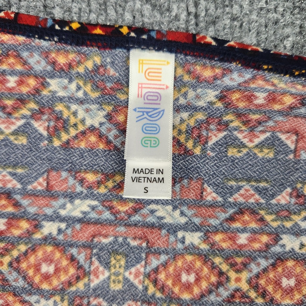 LuLaRoe Classic T Womens Small NWT Aztec Geometric Short Sleeve Scoop Neck Top - Picture 3 of 5
